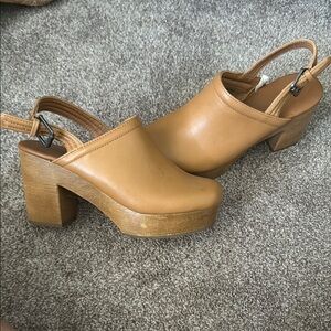 Universal Thread Tan Block Heel Slingback Clogs